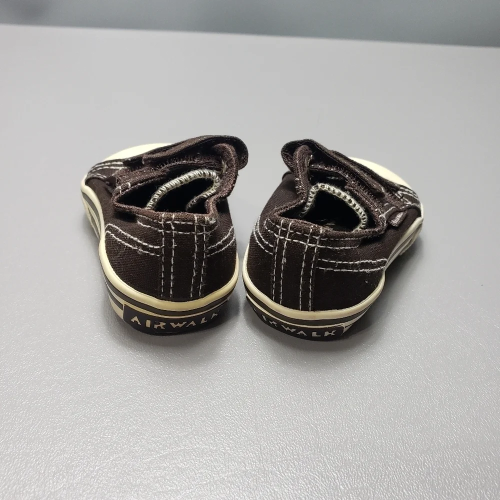 babys airwalk brown shoes size 2W